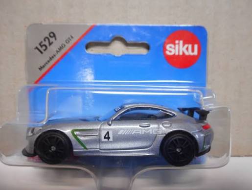 MERCEDES-AMG GT4